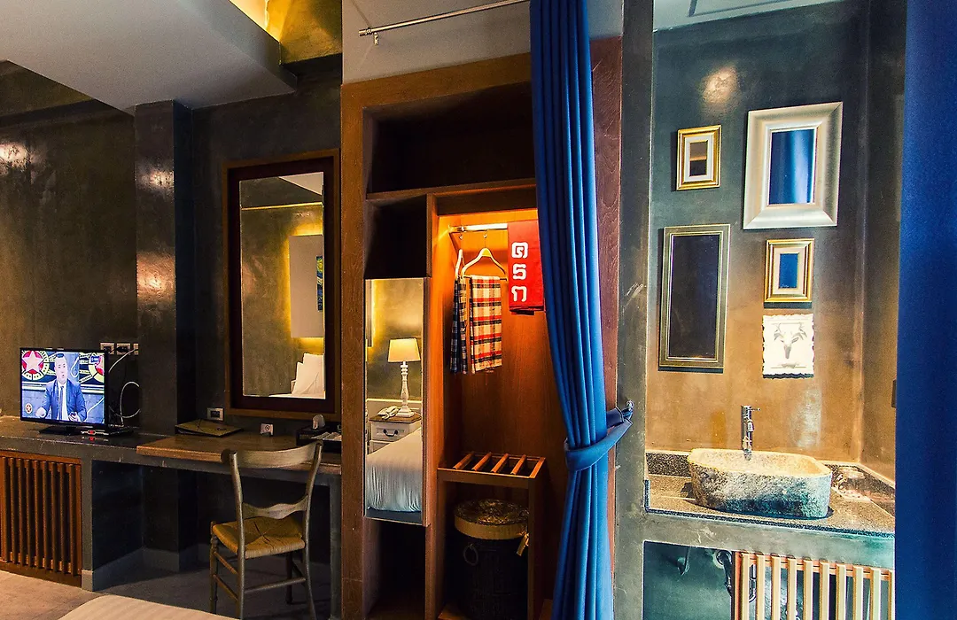 Kroque Boutique & Bistro-1
